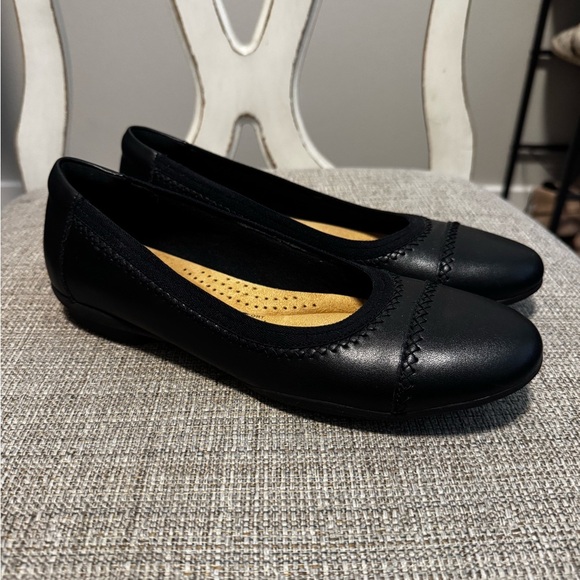 NIB CLARKS Sara Ballet Flat Size 7M - Picture 3 of 7